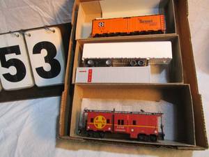 lot 53 image: Box of 3 Athearn Rail Cars