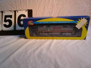lot 56 image: Athearn BNSF Engine 342