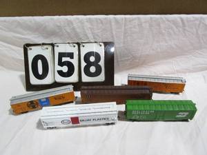 lot 58 image: Assortment of 5 Rail Cars