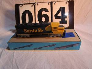 lot 64 image: Athearn Santa Fe Engine 3852