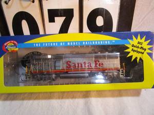 lot 79 image: Athearn Santa Fe Engine #345