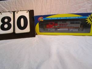 lot 80 image: Athearn BNSF Engine #103