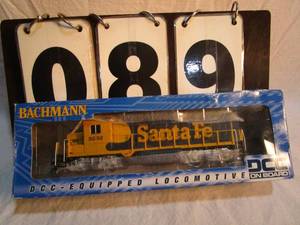 lot 89 image: Bachmann Santa Fe War Bonnet Engine #3232