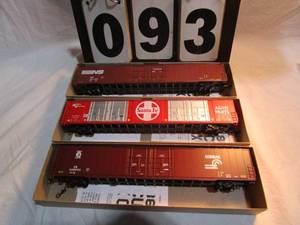 lot 93 image: Athearn box of 3 Cars
