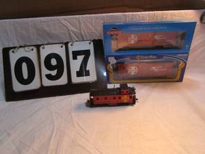 lot 97 image: Box of 3 Rail Cars