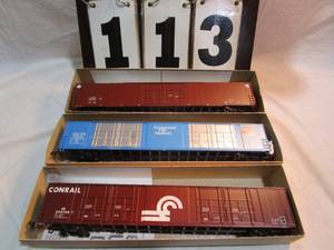 lot 113 image: Athearn Box of 3 Rail Cars