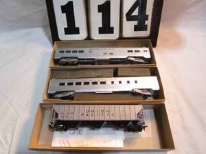 lot 114 image: Athearn Box of 3 Rail Car