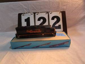 lot 122 image: Athearn Rio Grande Engine #3156