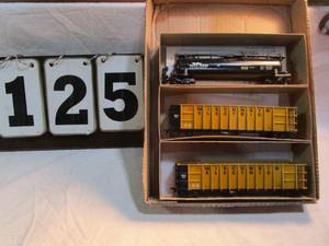 lot 125 image: Box of 3 Roundhouse Rail Cars