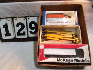 lot 129 image: Box of Assorted Rail Cars