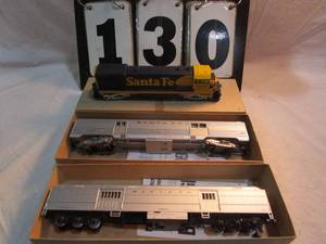 lot 130 image: Athearn Box of 3 Cars