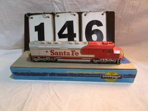 lot 146 image: Athearn Santa Fe Engine #92