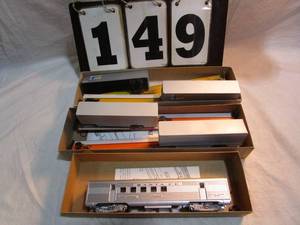 lot 149 image: Box of 3 Athearn Cars