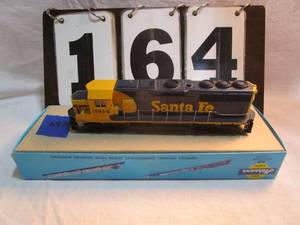 lot 164 image: Athearn Santa Fe Engine #3814