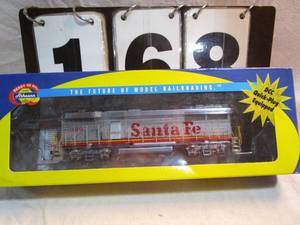 lot 168 image: Athearn Santa Fe Engine #326
