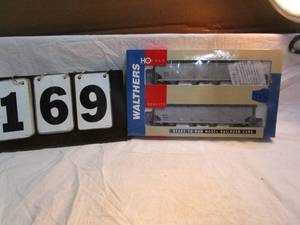 lot 169 image: Walthers Hopper Car Set