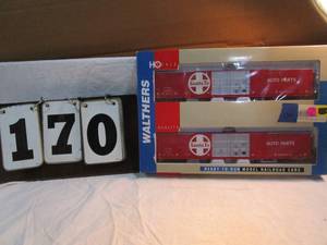 lot 170 image: Walthers Hi-Cube Car Set