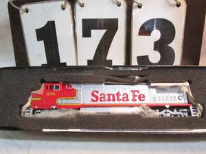 lot 173 image: Spectrum Railroader Series Santa Fe Engine #838