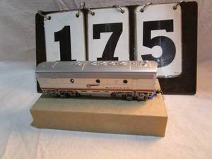 lot 175 image: Athearn Santa Fe Passenger Car