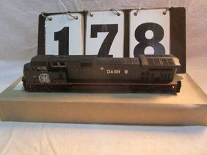 lot 178 image: Athearn GE Dash 9 Engine