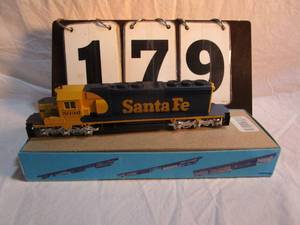 lot 179 image: Athearn Santa Fe Engine #5036