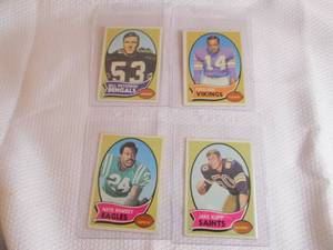 lot 9 image: 1970 Topps Football Cards...