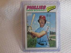 lot 16 image: 1977 Topps Mike Schmidt Card...