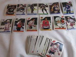 lot 87 image: 1985-86 Topps Hockey Cards...