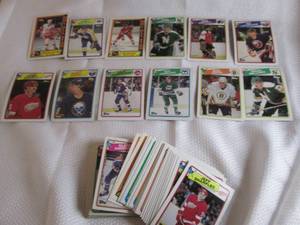 lot 116 image: Assorted 1988-89 Topps Hockey Card...