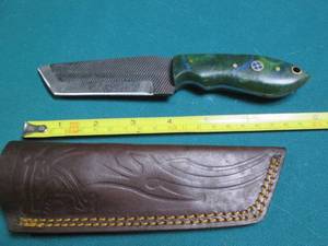 lot 605 image: Hand crafted Damascus knife with le...
