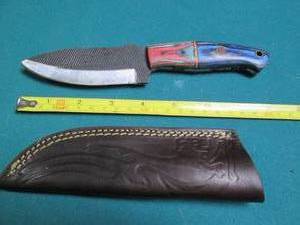 lot 607 image: Hand crafted Damascus knife with le...