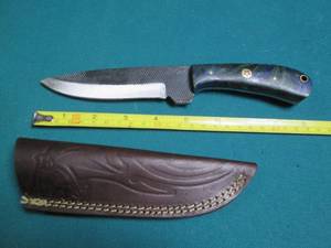 lot 611 image: Hand crafted Damascus knife with le...