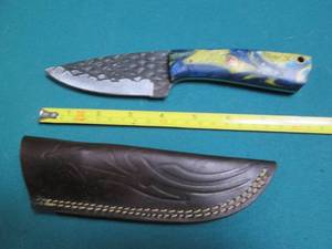 lot 612 image: Hand crafted Damascus knife with le...