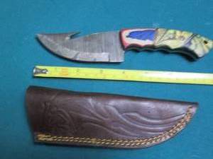 lot 615 image: Hand crafted Damascus knife with le...