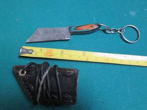 lot 622 image: Hand crafted Damascus knife with le...