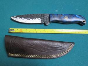 lot 626 image: Hand crafted Damascus knife with le...