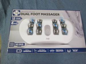 lot 10 image: New Sealy dual foot massager...