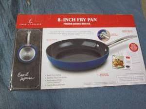 lot 14 image: New 8 fry pan...