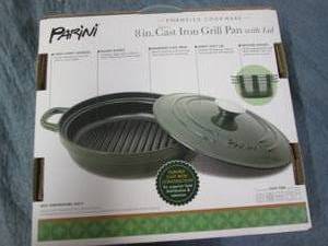 lot 16 image: New Parini 8 cast iron grill pan w...