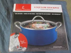 lot 21 image: New 4.5 qt low stock pot...