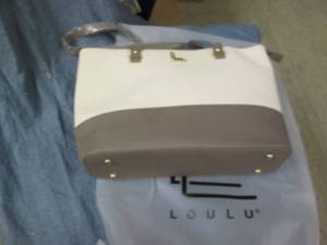 lot 28 image: New Loulu handbag...