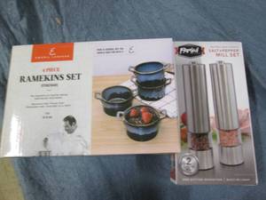 lot 30 image: New Parini Salt and pepper mill set...