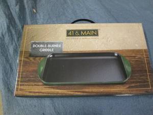 lot 31 image: New double burner griddle...