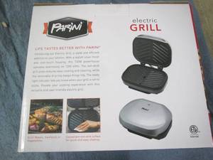 lot 32 image: New Parini electric grill...