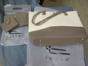 lot 43 image: New handbag and clutch...