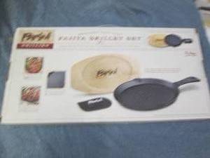 lot 59 image: New fajita skillet set...