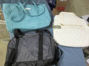 lot 68 image: 3 Assorted carry bags...