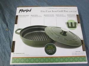 lot 71 image: New Parini 8 cast iron grill pan w...