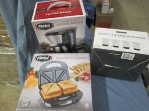 lot 72 image: New 4 pack mug set, coffee maker an...