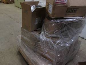 lot 87 image: Pallet of assorted electrical, bulb...
